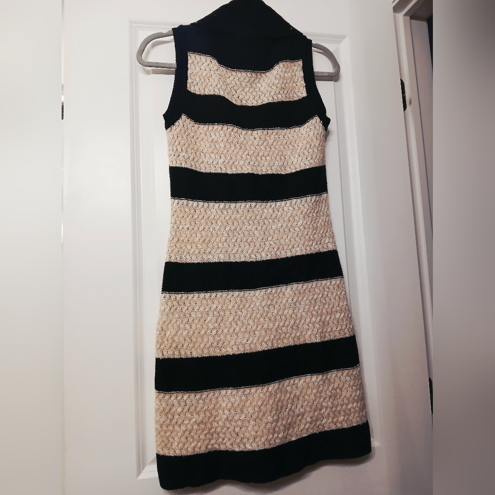 McGinn Dress with Peter Pan Collar - Picture 4 of 7